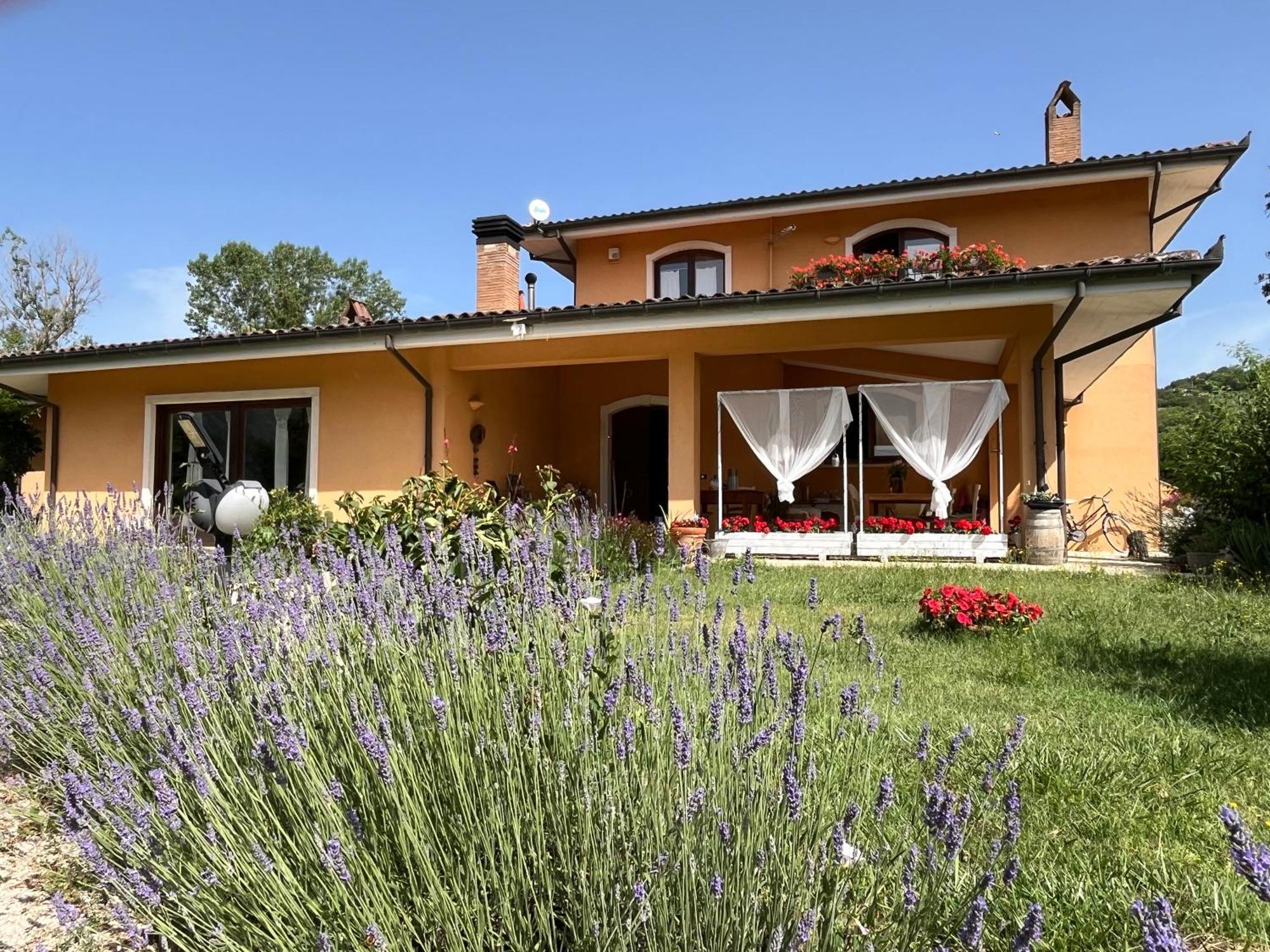 Bed & Breakfast Le Piagge Scurcola Marsicana Exterior photo
